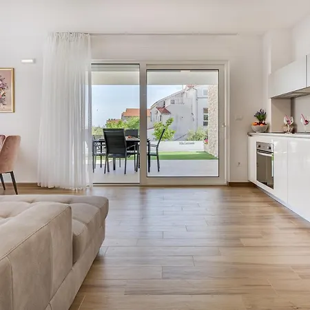 Corcovado With Heated Pool Lägenhet Vodice