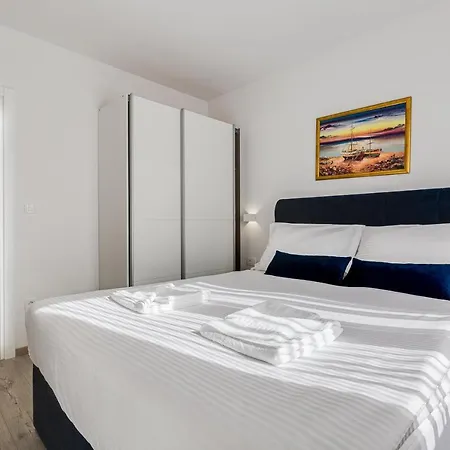 Apartment Corcovado With Heated Pool Vodice
