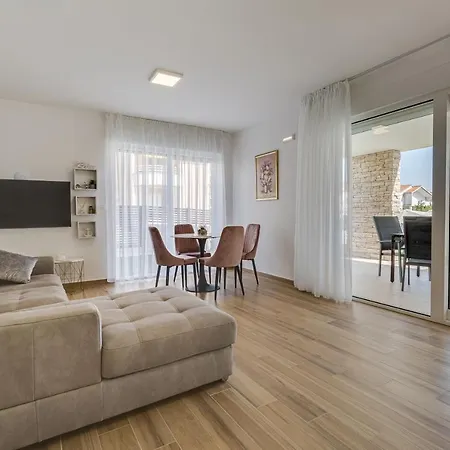 Corcovado With Heated Pool Apartamento Vodice